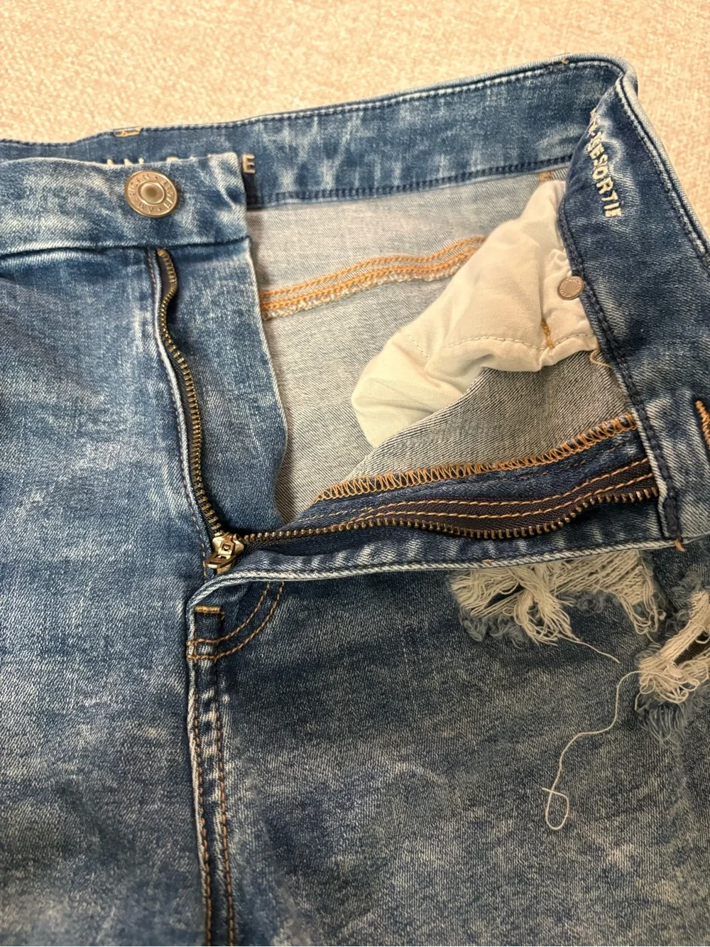 Women’s AE Curvy Hi-Rise Shortie Distressed Blue Denim Size 8